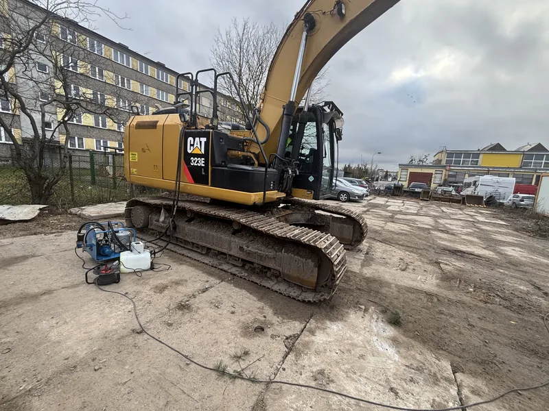 Mobilny serwis oleju hydraulicznego koparki
